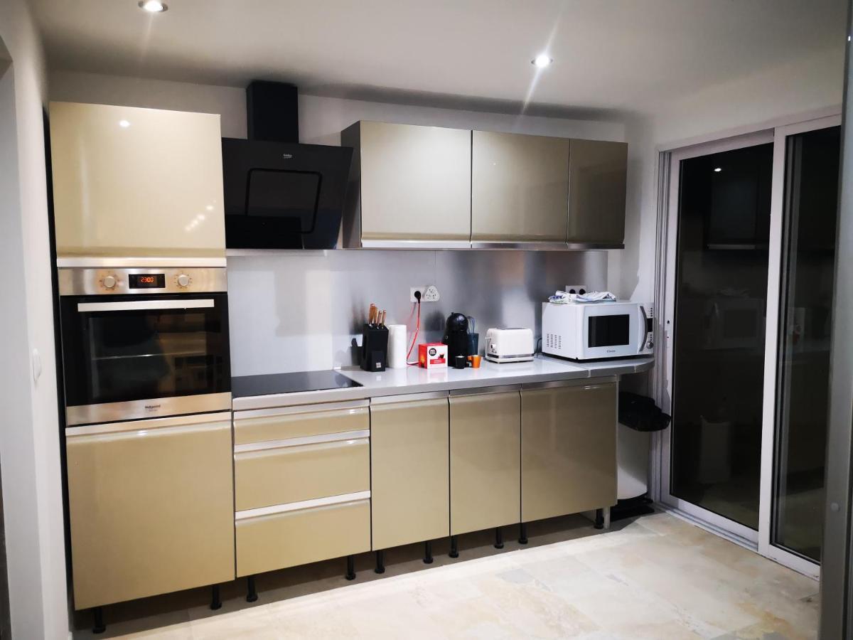 Appartement Saint Gilles Les Bains Luaran gambar