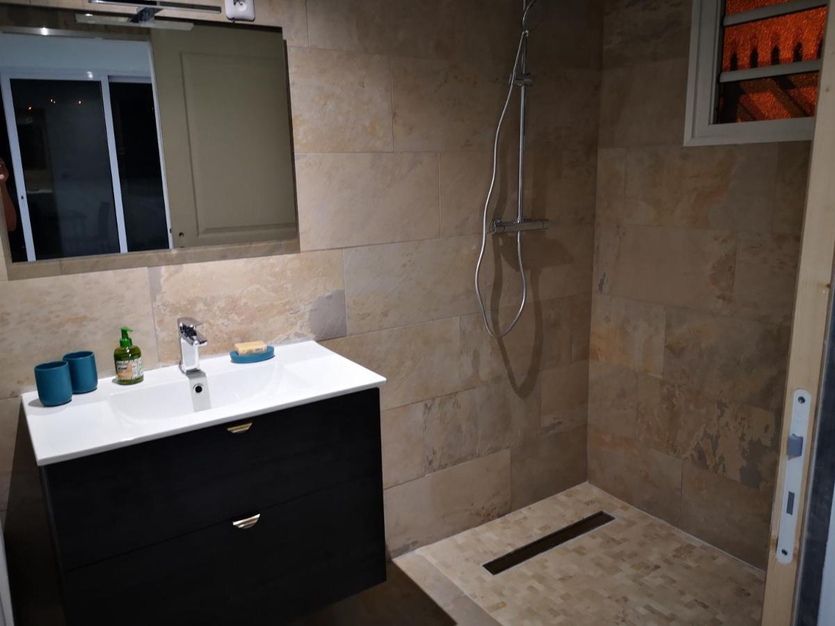 Appartement Saint Gilles Les Bains Luaran gambar