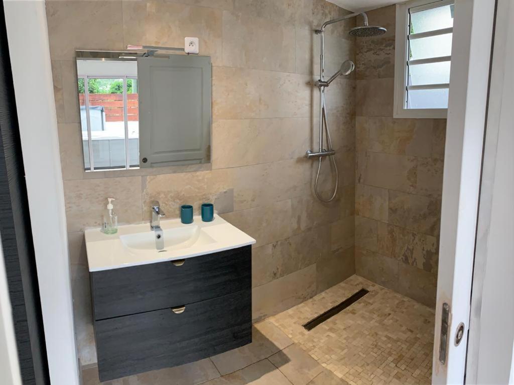 Appartement Saint Gilles Les Bains Luaran gambar