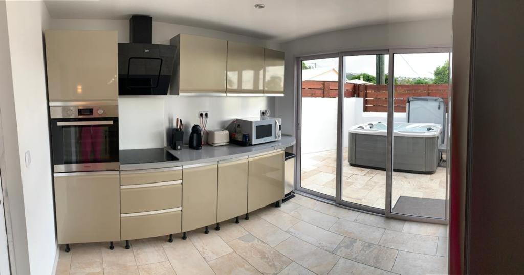 Appartement Saint Gilles Les Bains Luaran gambar